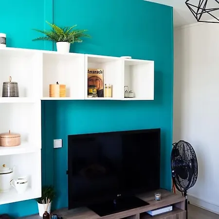 L'escale - Annee70 - Retro - Face A La Gare - Lesvoyagescolores *